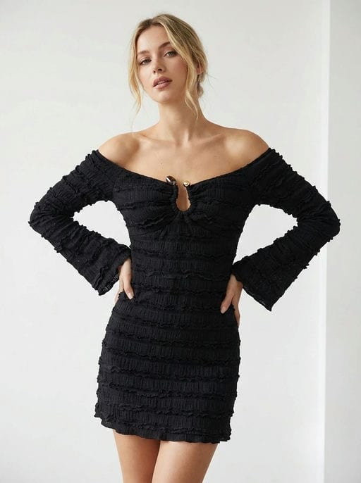Robe Noire Courte Froncée Col Bardot — Chic & Soirée — Grossiste GIORGIA paris